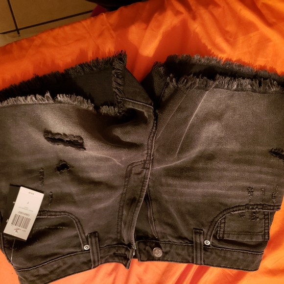 Women Chorts - Picture 2 of 16